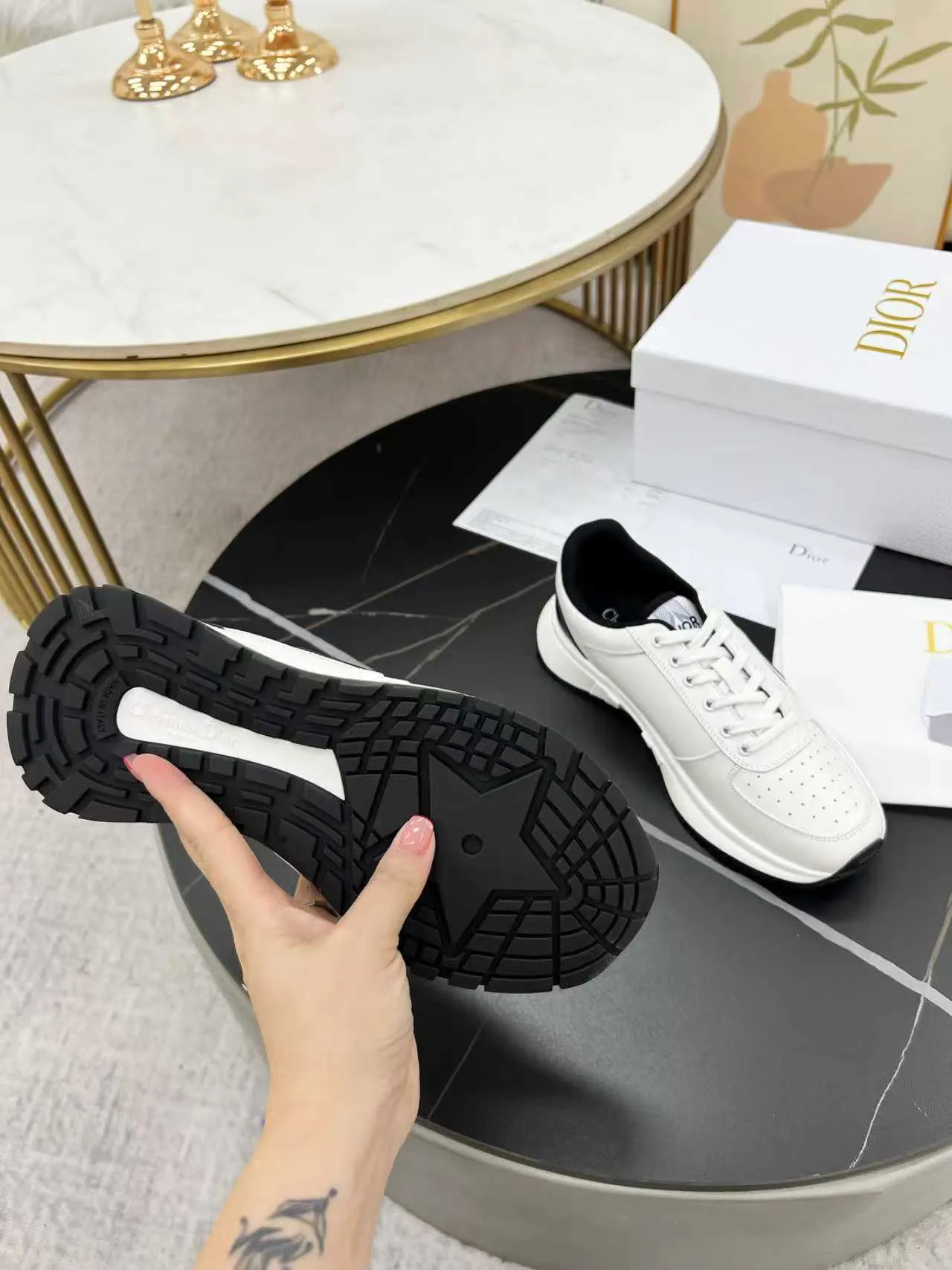 [Dior Dior] P: 640💰Couple model Size: Female: 35-40 (41 customized), male 39-44. (45 customized) 2025 Dior Dior autumn and winter new products🌹Fashion and trends coexist. Imported cowhide is customized one to one. Fabric; cowhide. Lining: Breathable mesh. Outsole: TPU.